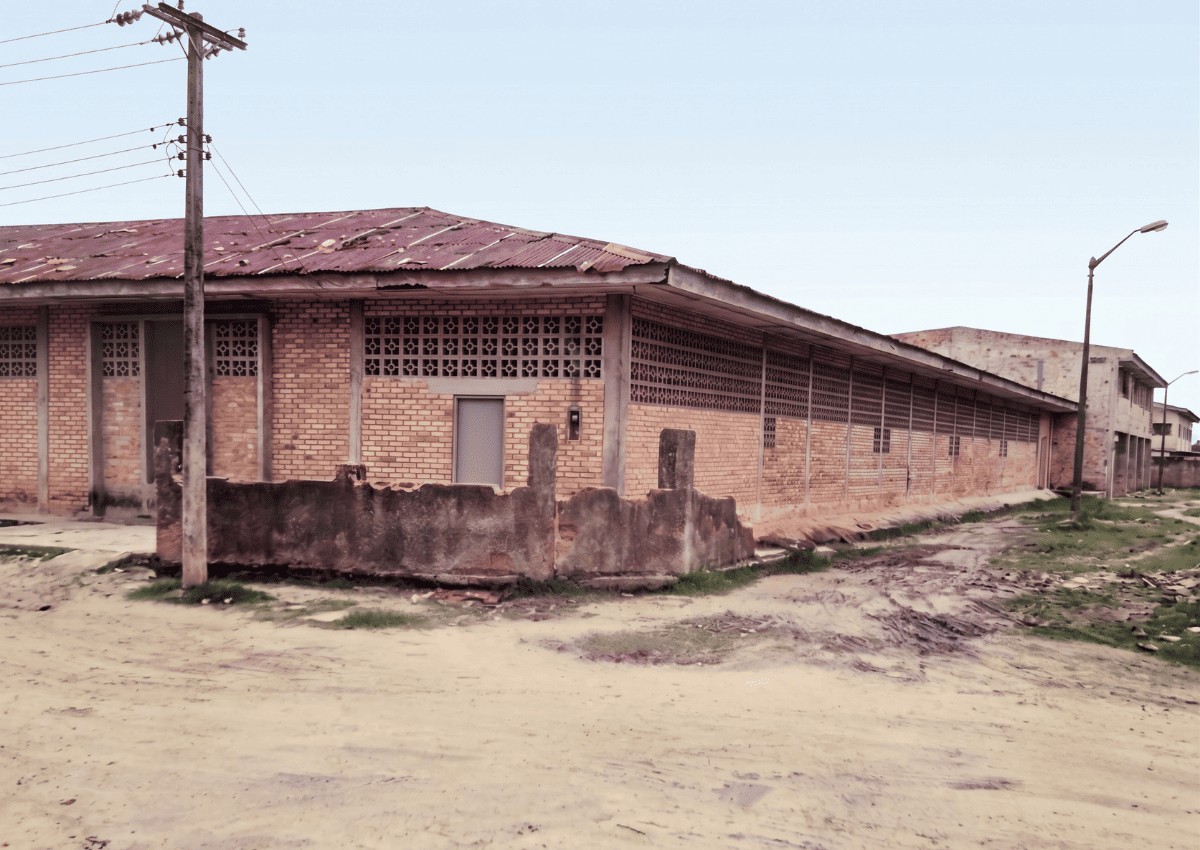 Foto antigua del colegio San Martín de Porres