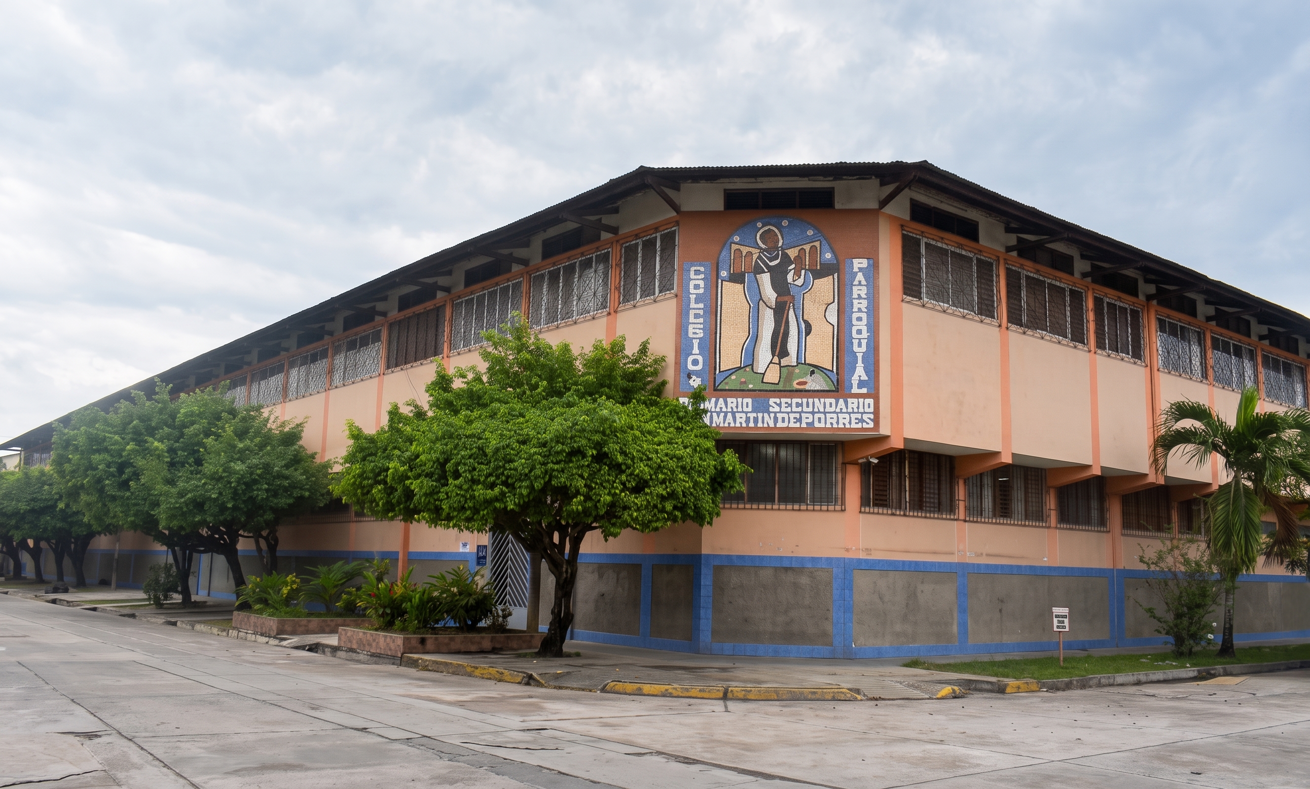 Fachada actual del colegio San Martín de Porres